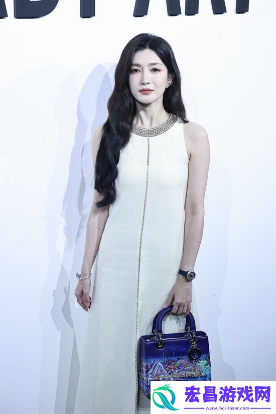 王俊凯等明星亮相品牌艺术展