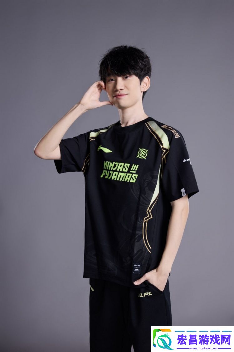 Doinb身着深圳NIP俱乐部队服定妆照