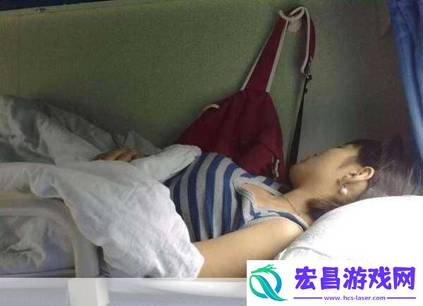 软卧车厢里的故事