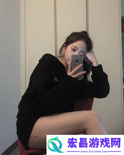 我被9个建筑工人抬到茶几上！这段视频太搞笑了，网友直呼：现实版‘抬上天’！