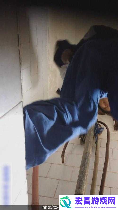 国产沟厕盗摄事件引发广泛关注与热议