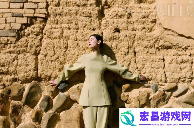 刘雅瑟湿发青蛇妆美媚动人