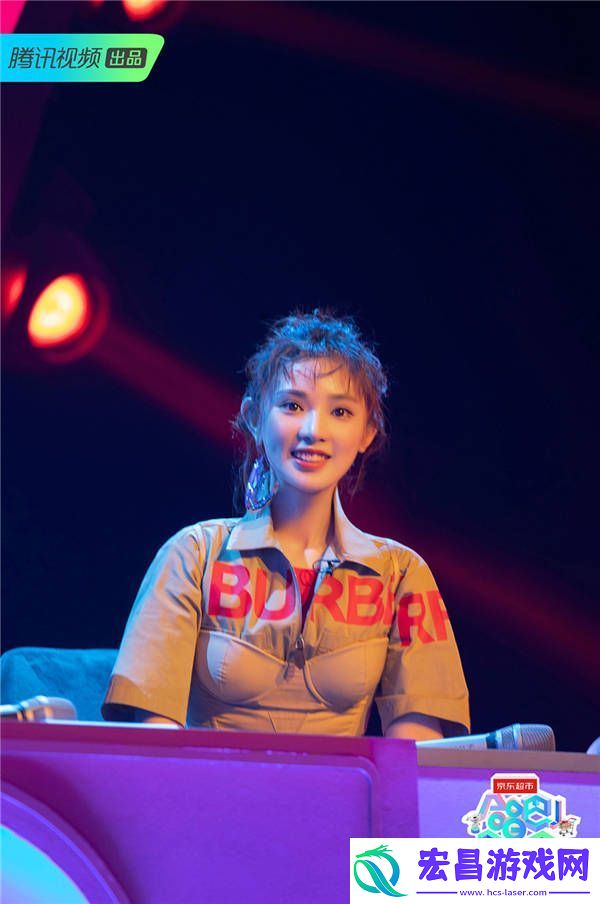 “甜酷女鹅”彭小苒亮相合唱吧300