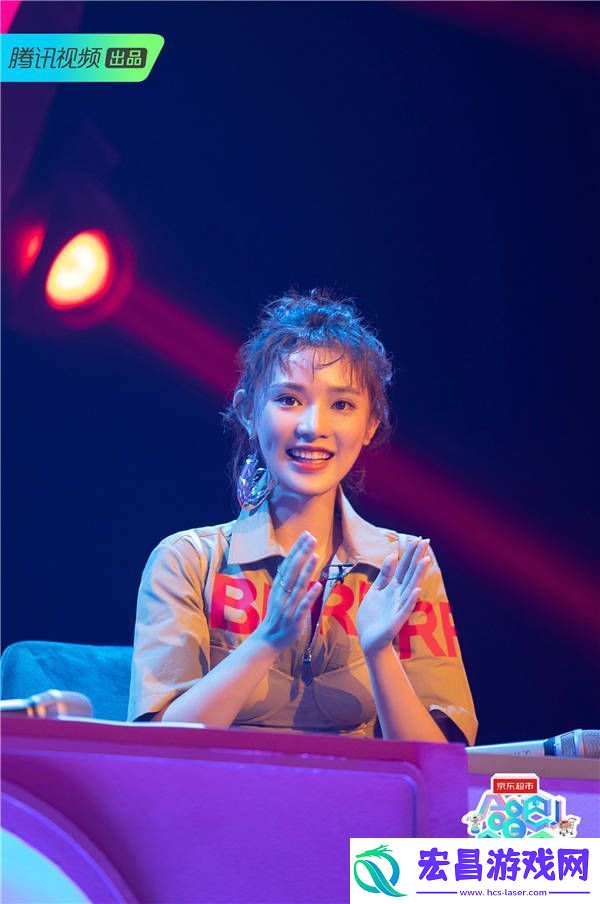 “甜酷女鹅”彭小苒亮相合唱吧300