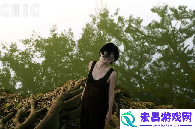 刘雅瑟湿发青蛇妆美媚动人