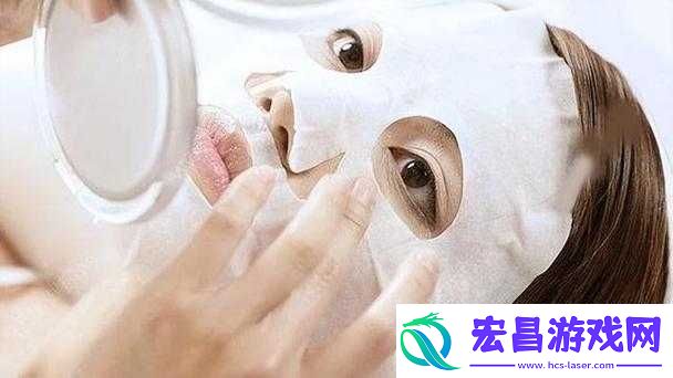 一个在上吃一个在下面敷面膜