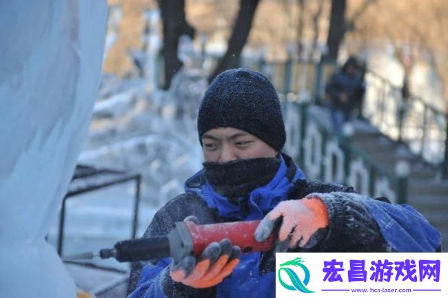 日薪千元的冰雕师傅是如何工作的