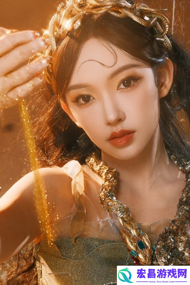 程潇化身金色蛇女