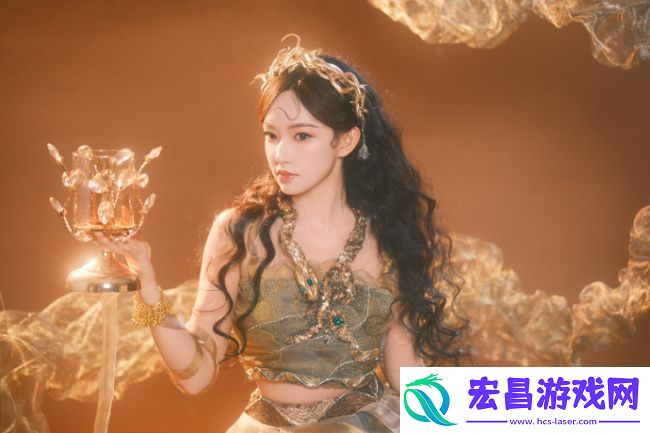 程潇化身金色蛇女