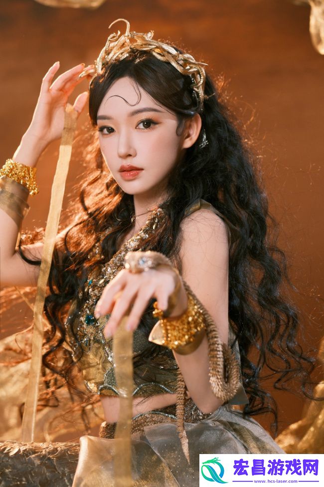 程潇化身金色蛇女