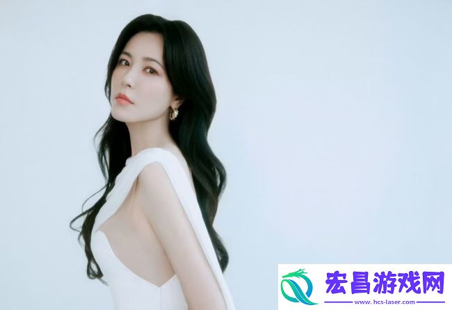 曾黎晒白开水妆容美照