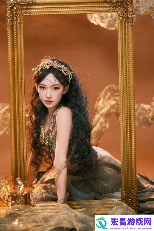 程潇化身金色蛇女