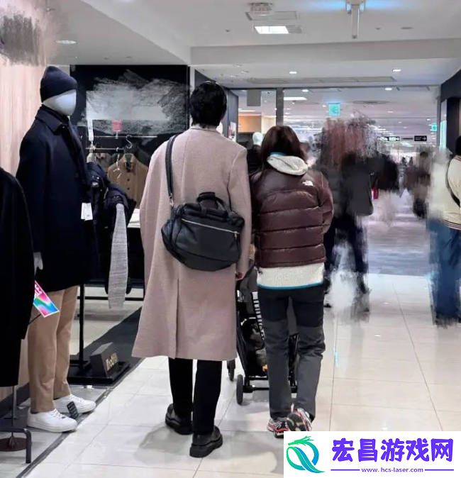 魏晨带老婆儿子日本逛街