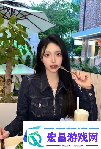 中午妈妈在厨房做饭