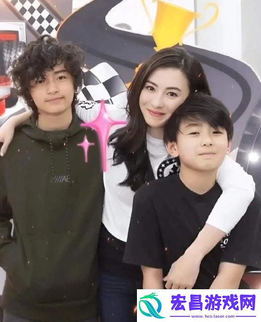 张柏芝谢霆锋二儿子14岁近照