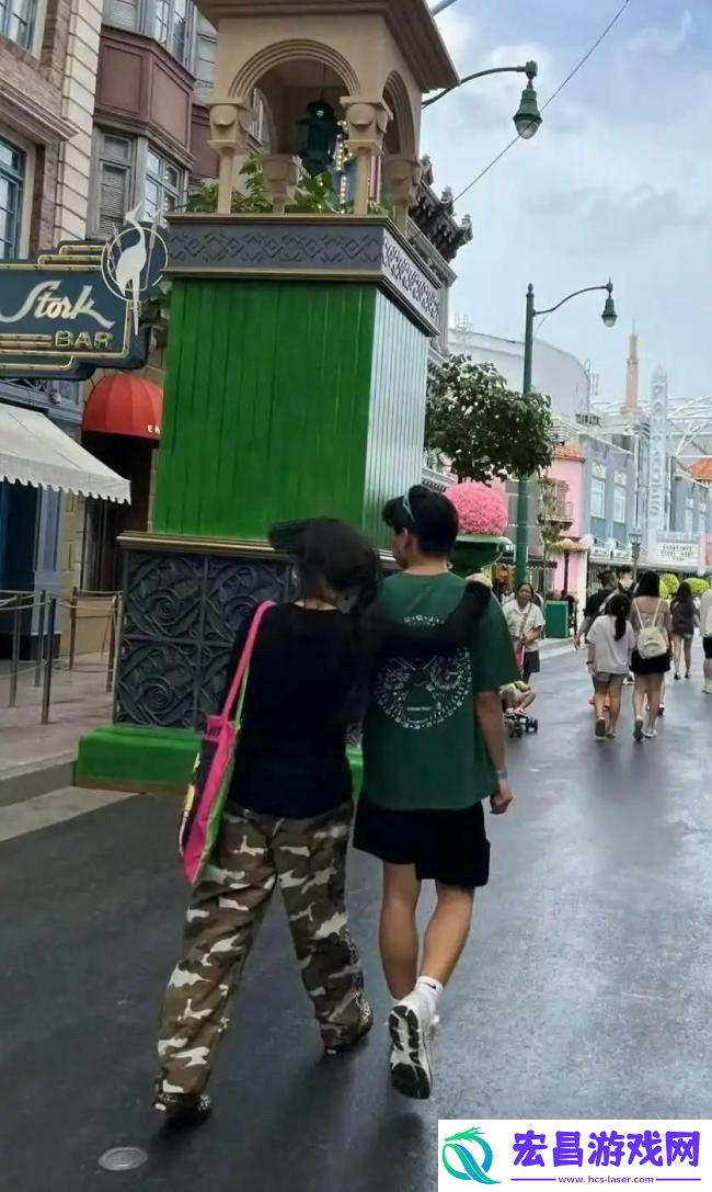 张柏芝谢霆锋二儿子14岁近照