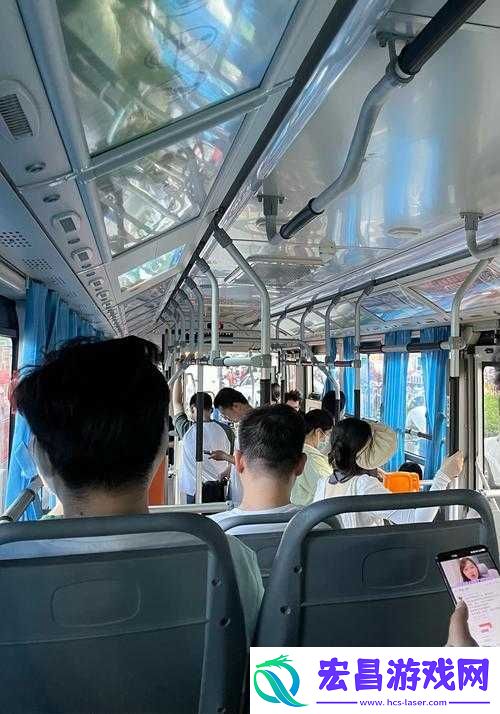 坐公交车上被触动最深的一天