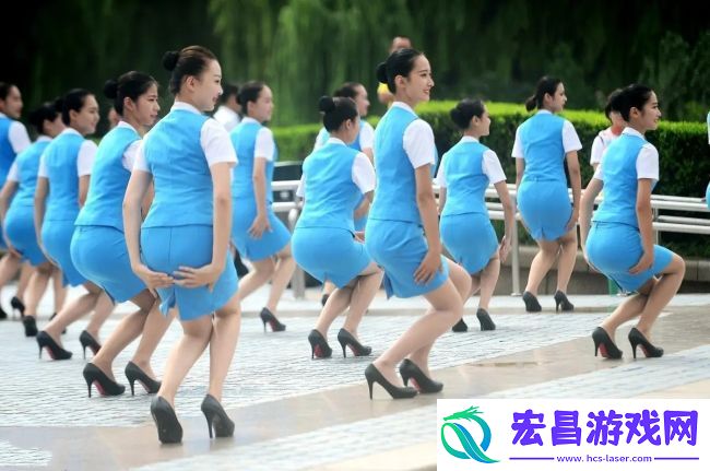 空姐职业装为什么是短裙加丝袜