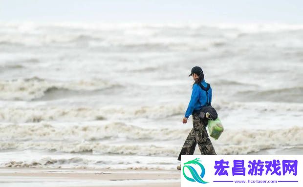 汤唯晒与女儿国外度假照