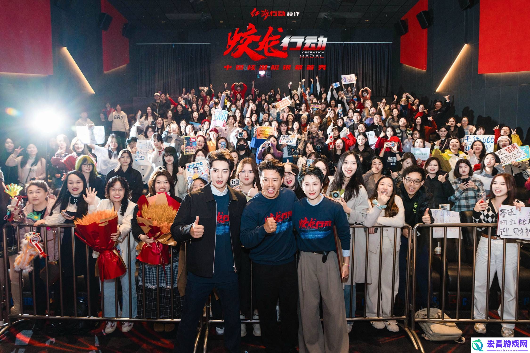 蛟龙行动深圳路演50后“自来水”影迷为电影打Call