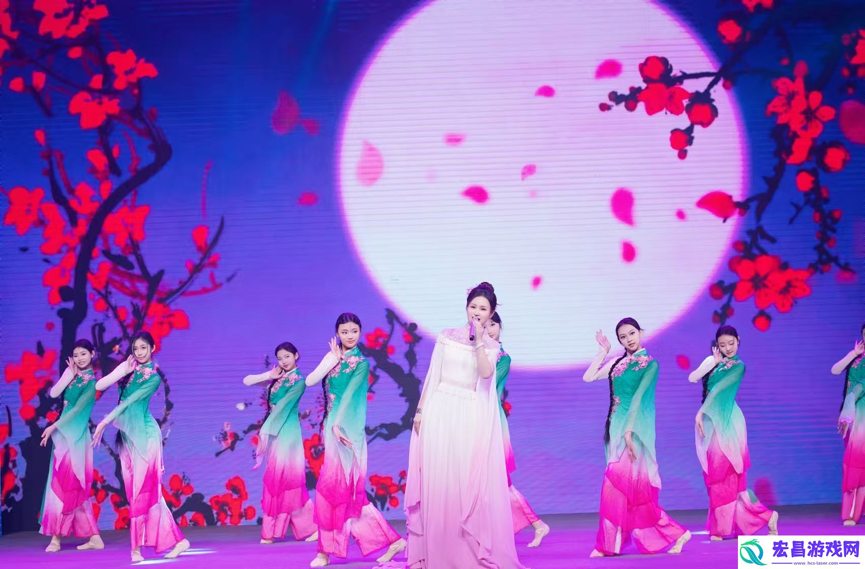 邓超予演绎国风歌曲我道人间好