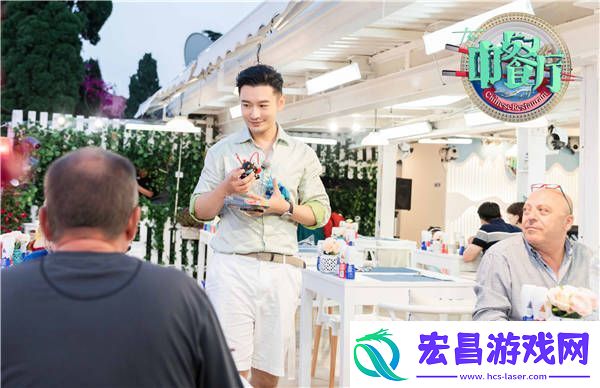 黄晓明中餐厅过度劳累引角膜炎复发