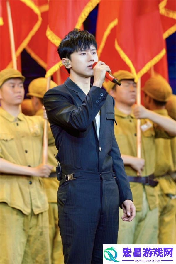 张杰参加英雄儿女文艺晚会