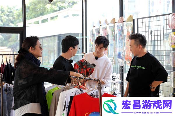 花样新世界倪萍黄子弘凡体验潮人换装短视频