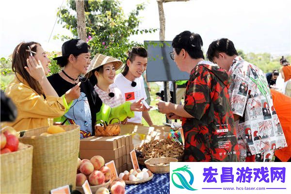 花样新世界倪萍黄子弘凡体验潮人换装短视频
