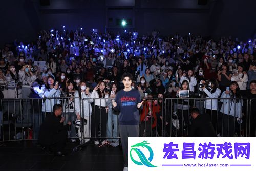 王俊凯亮相电影蛟龙行动北京映后见面会