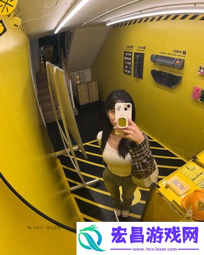一边下奶一吃敷面膜视频60分钟，宝妈竟能做到？网友感叹：这操作真是惊为天人！