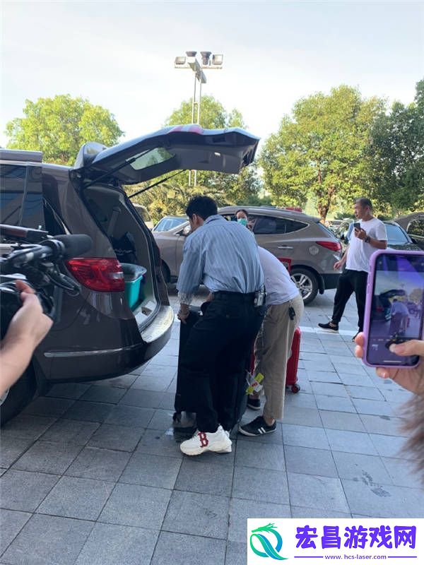 黄晓明现身中餐厅4录制