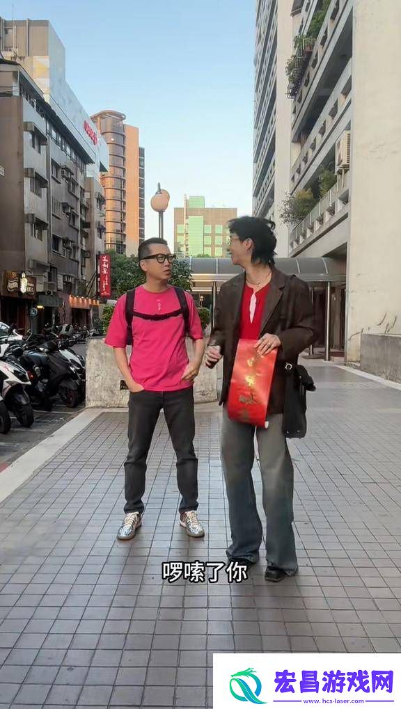 63岁庾澄庆携22岁子拜年