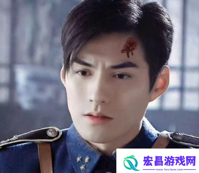 严屹宽假胡子造型看起来心眼好多