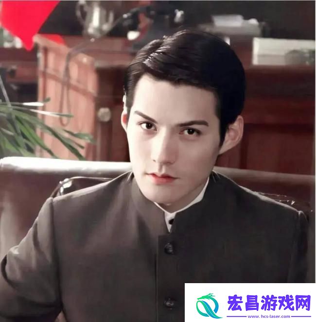 严屹宽假胡子造型看起来心眼好多