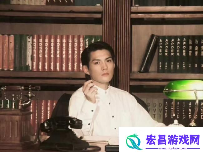 严屹宽假胡子造型看起来心眼好多