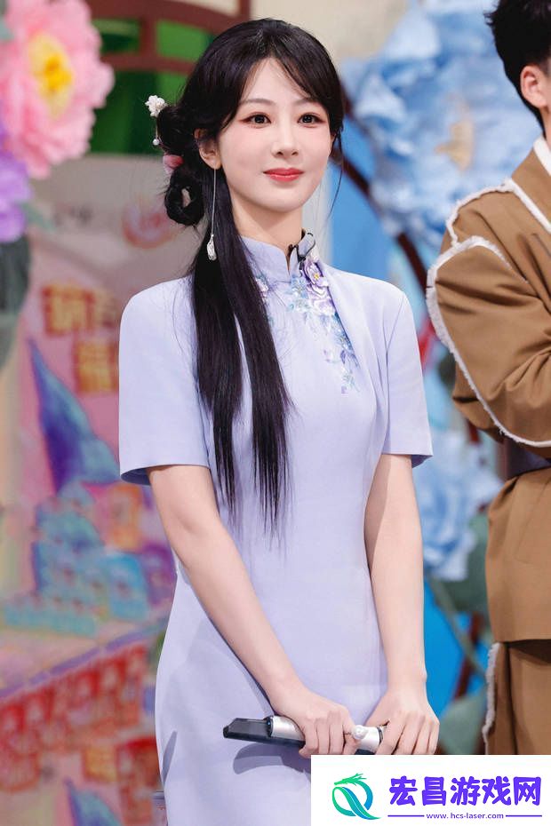 杨紫着紫旗袍