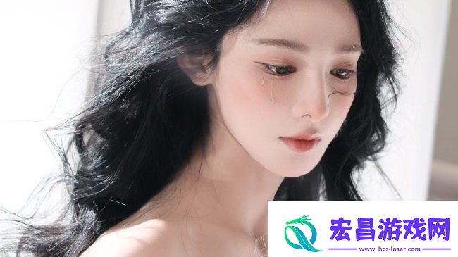 彭小苒穿白色纱裙似天使