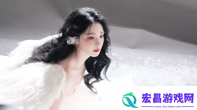 彭小苒穿白色纱裙似天使
