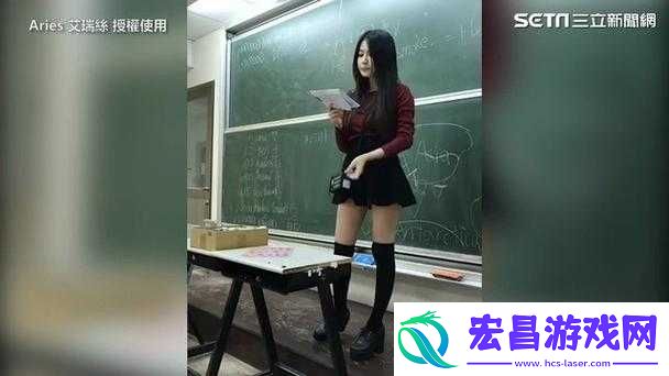 乖乖脱下裙子的英语老师