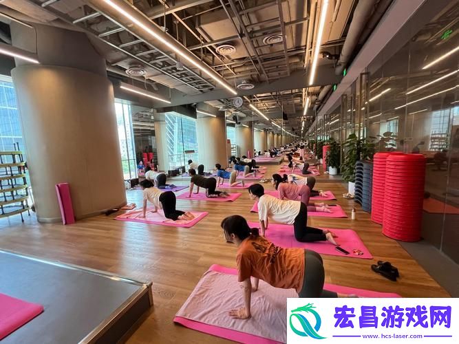 健身房瑜伽课
