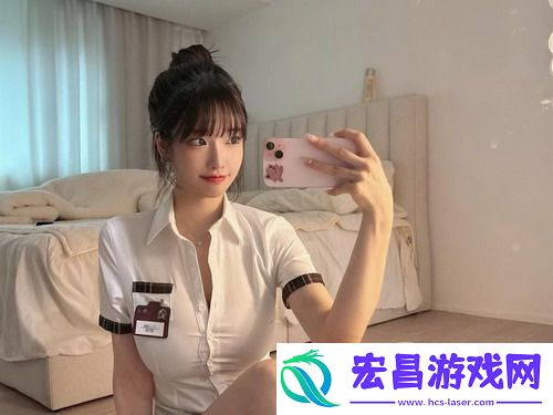 老赵抱着儿媳在厨房做饭，网友调侃：这才是真正的“家庭厨房”模式！