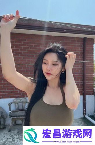 张柏芝门户大开照：引发热议，网友纷纷调侃她是“时尚先锋”！