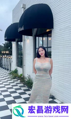 大狗锁住女人狗引发热议，网友调侃：这到底是宠物还是新型“锁链”？