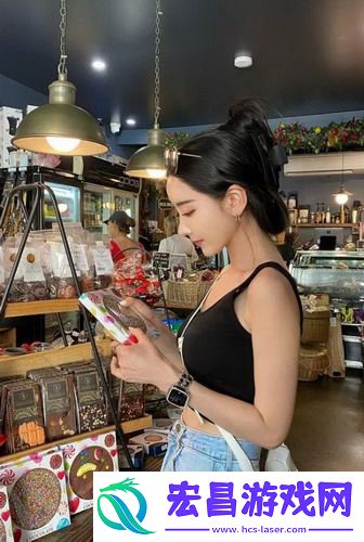 公交车一晃一晃撞进了水消防：老司机也懵圈，水花四溅似海洋公园！网友：这车技术太“浪”！
