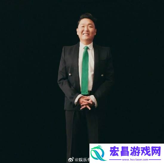 晒近期瘦身西装照