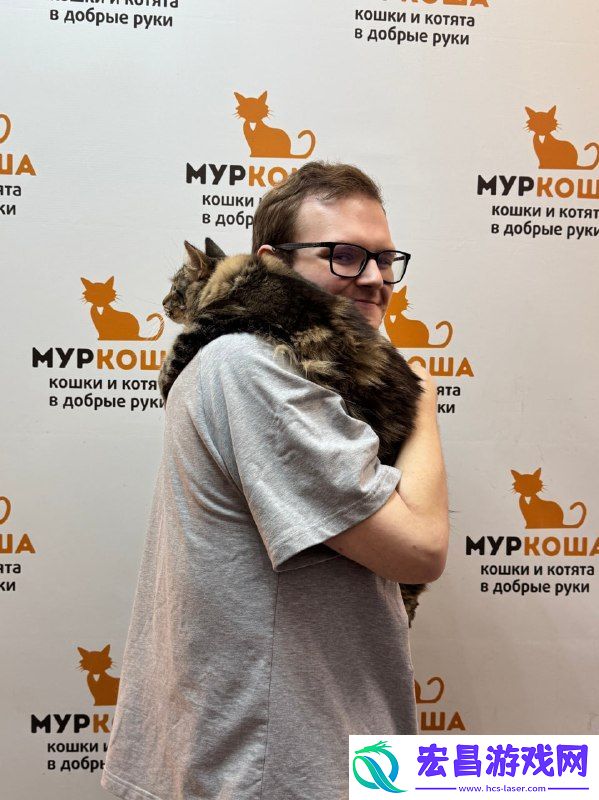 Boombl4等人为猫咪收容所捐赠猫粮