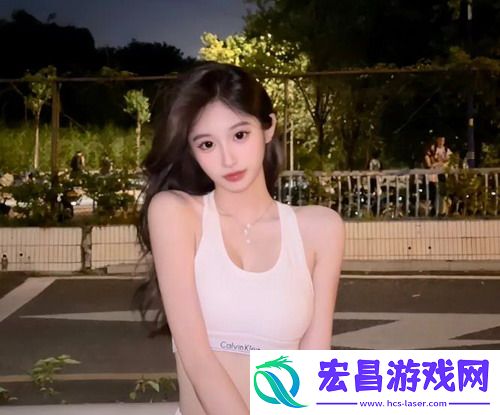 震惊与愤怒：女学生被c扒衣服后引发网络热议！