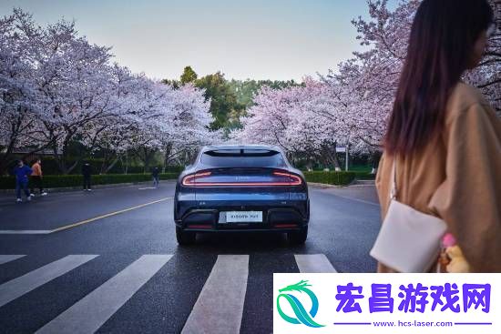 雷军分享SUV车型小米YU7宣传图