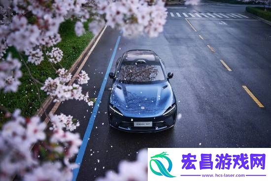 雷军分享SUV车型小米YU7宣传图